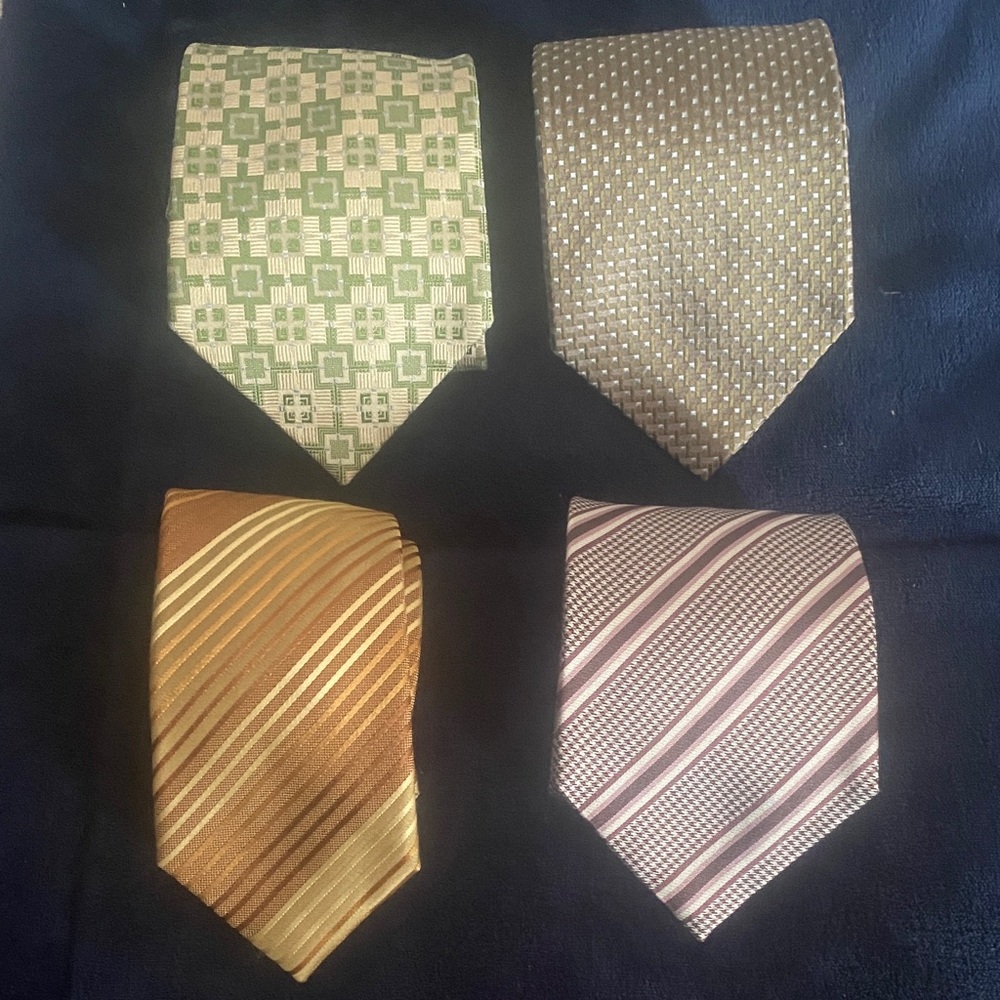 Set a 4 silk ties in various colours & various styles
